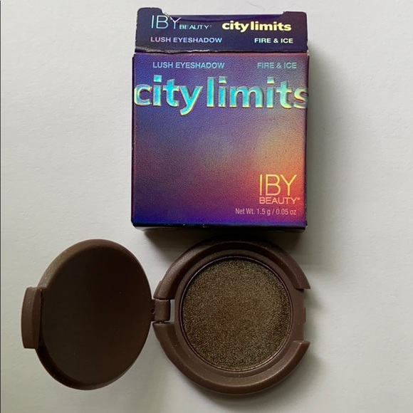 Set Shimmer Eyeshadows & Blush - Picture 2 of 8